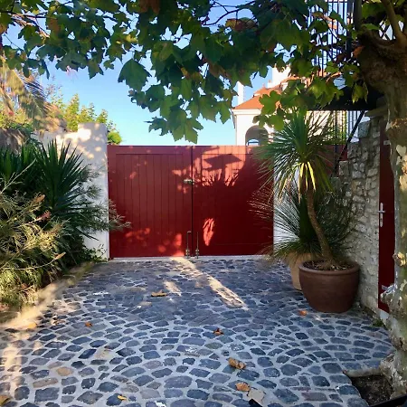 Parlementia, Phare De Koskenia Apartment